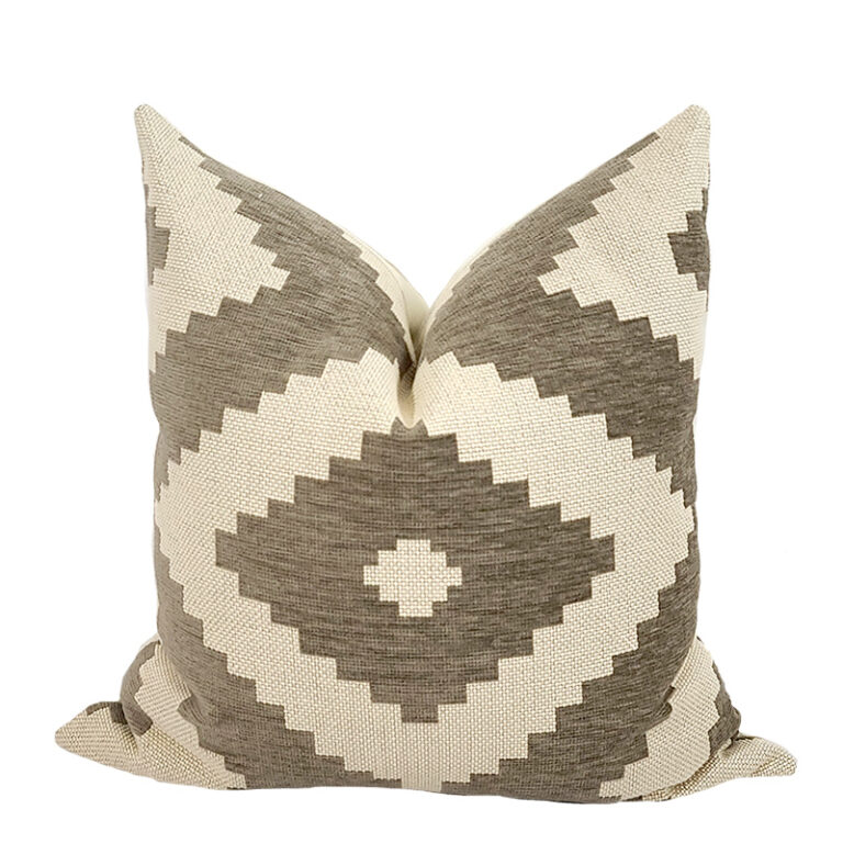 HAMPTONS COLLECTION ANCHORS AWEIGH PILLOW